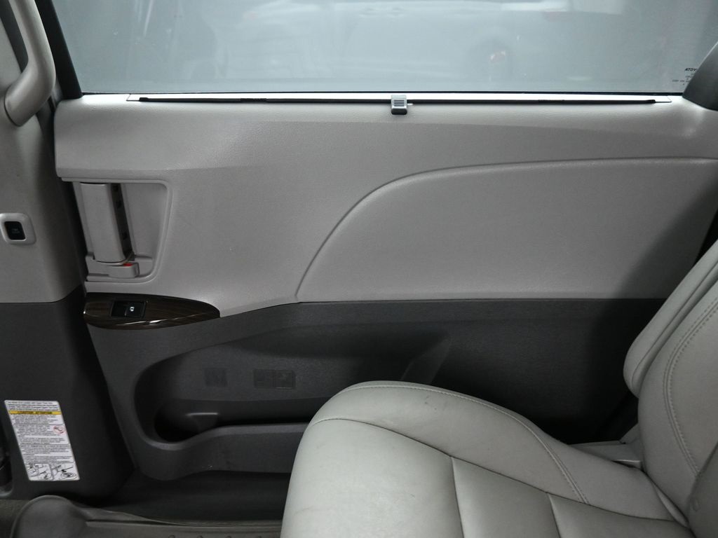 Vehicle image 41 of 79