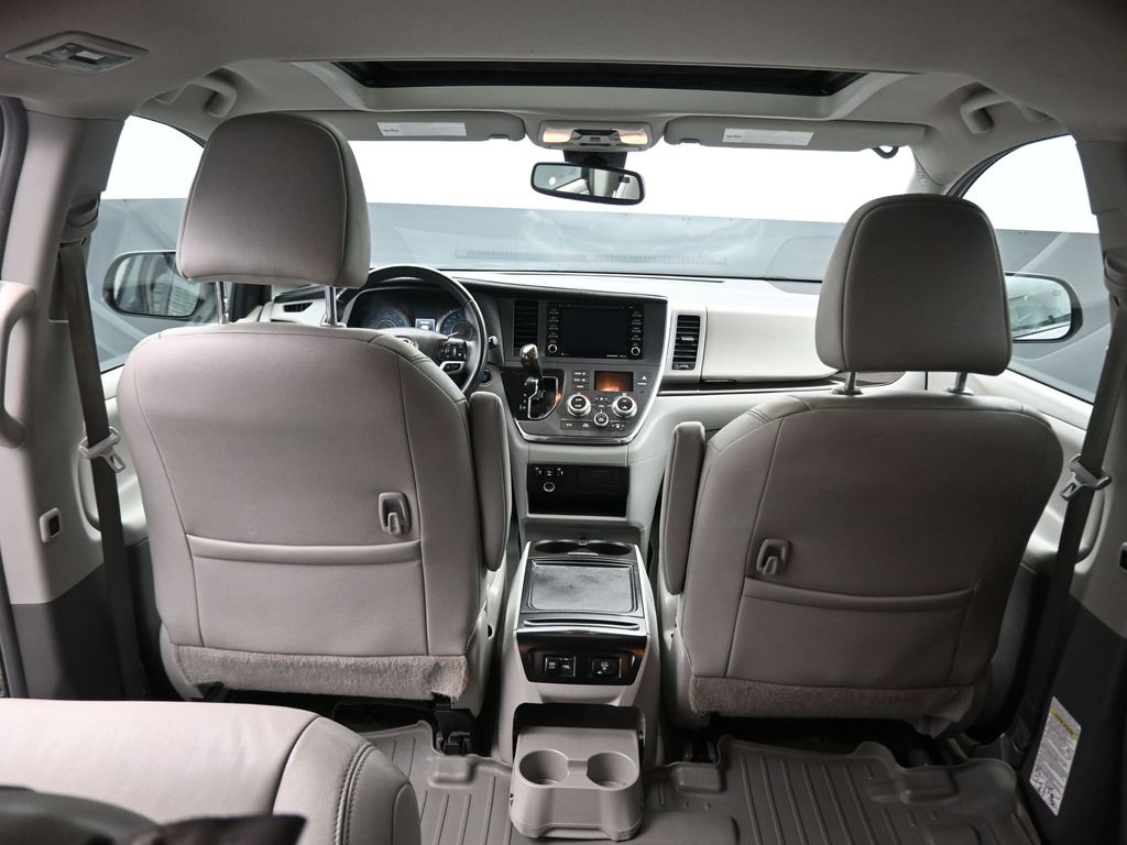 Vehicle image 50 of 79