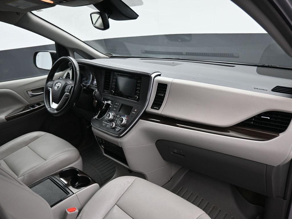 Vehicle image 68 of 79