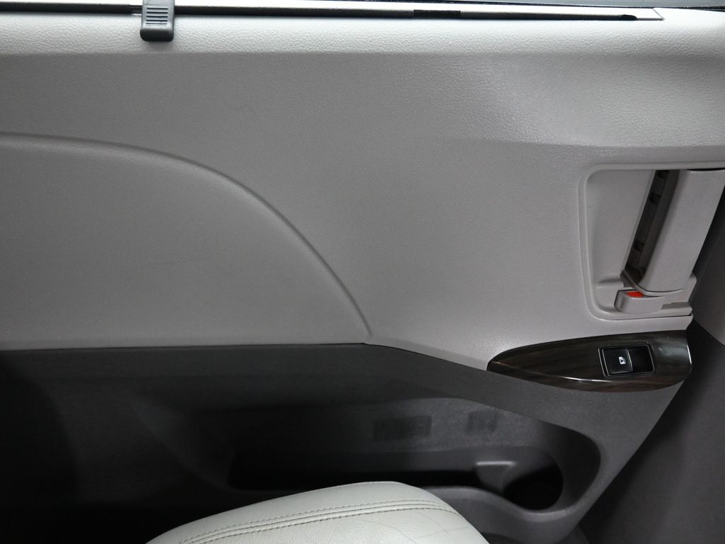 Vehicle image 58 of 79