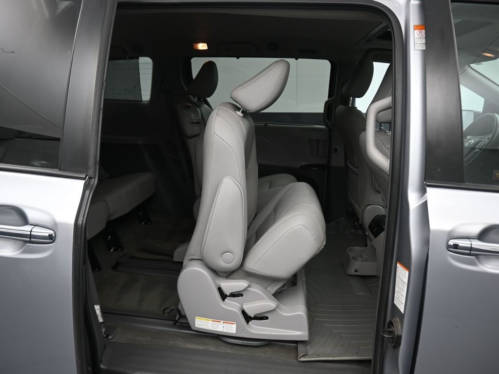 Vehicle image 55 of 79