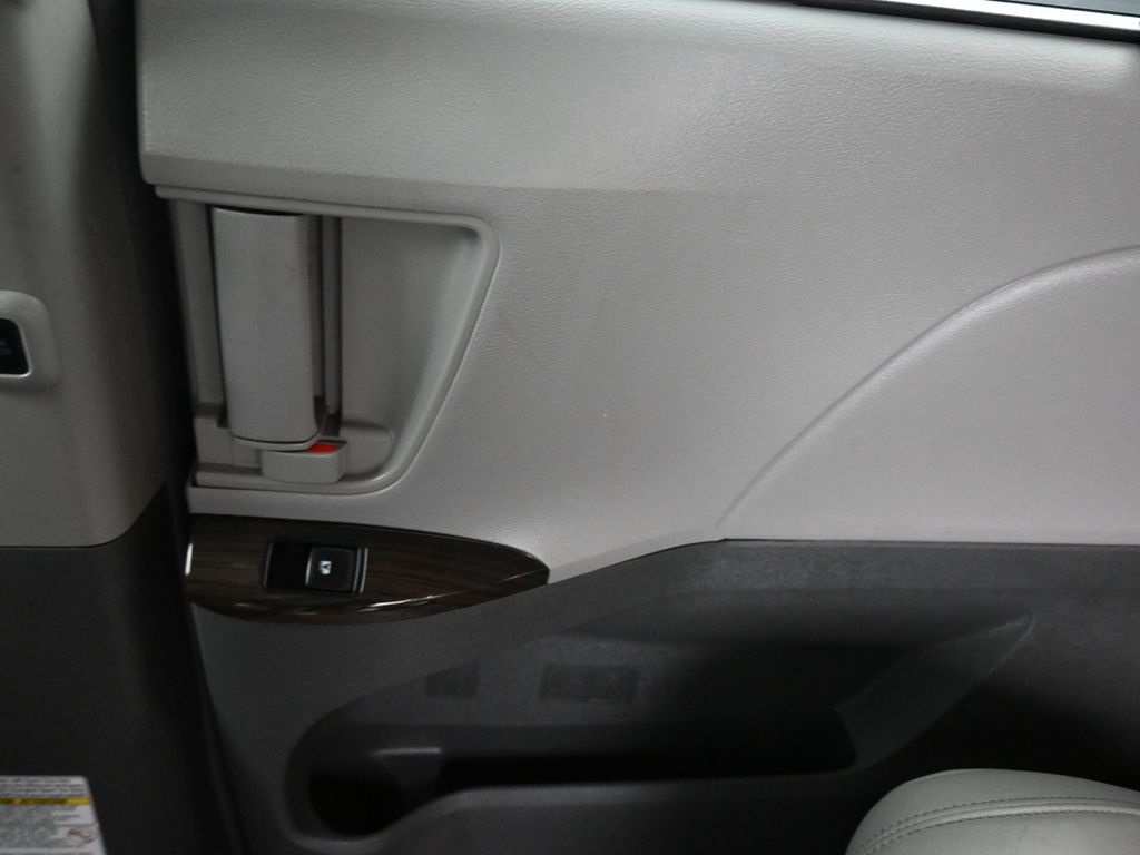 Vehicle image 42 of 79