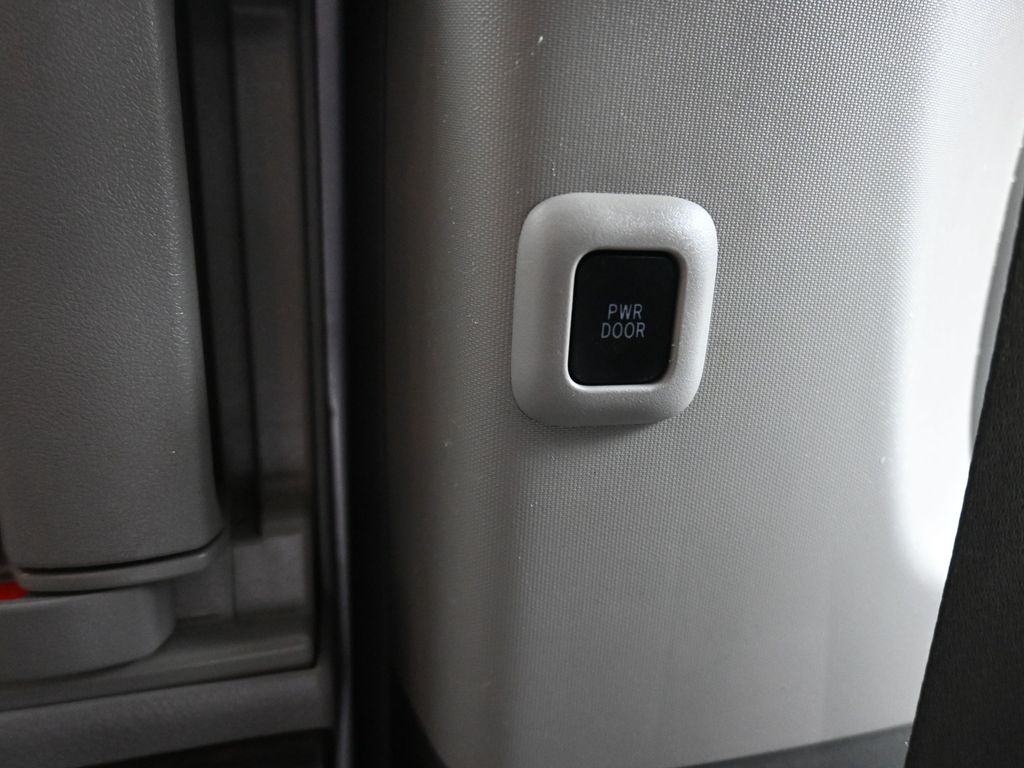 Vehicle image 59 of 79