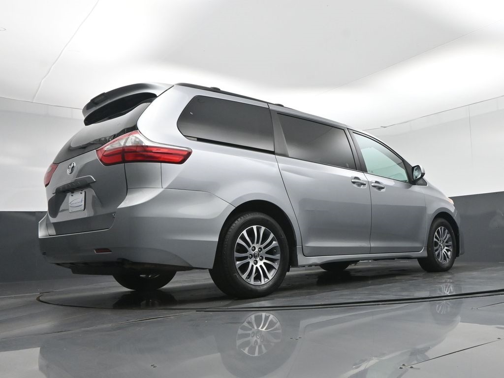 Vehicle image 13 of 79