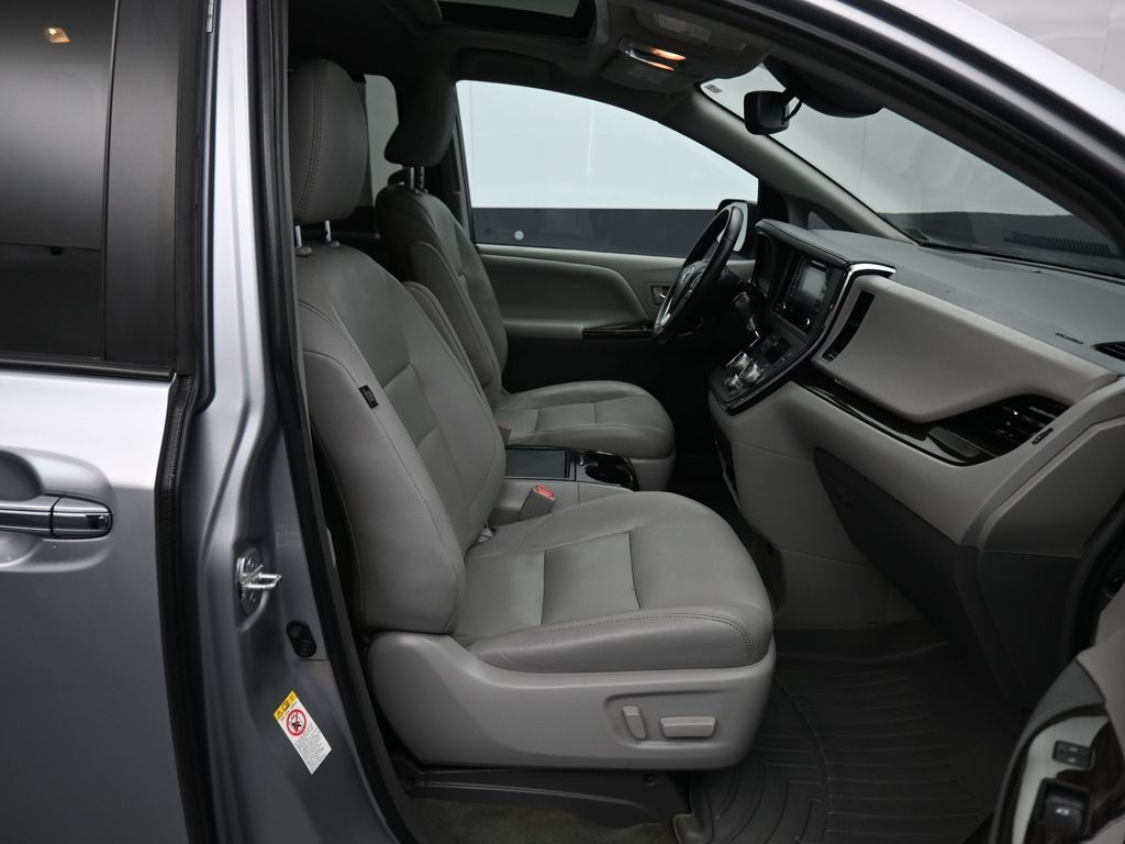 Vehicle image 66 of 79