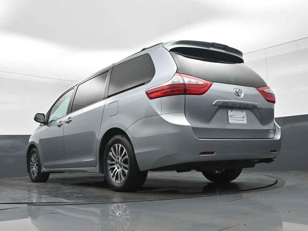 Vehicle image 12 of 79