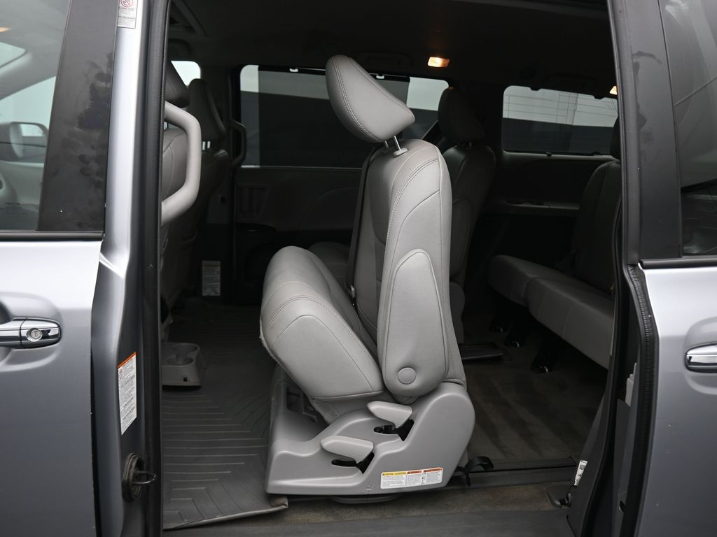 Vehicle image 45 of 79