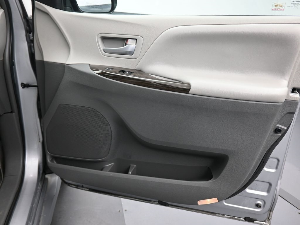 Vehicle image 64 of 79