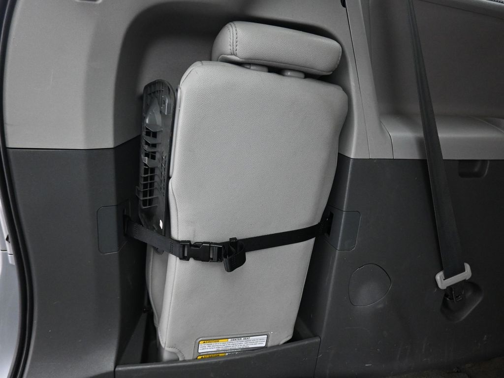 Vehicle image 72 of 79