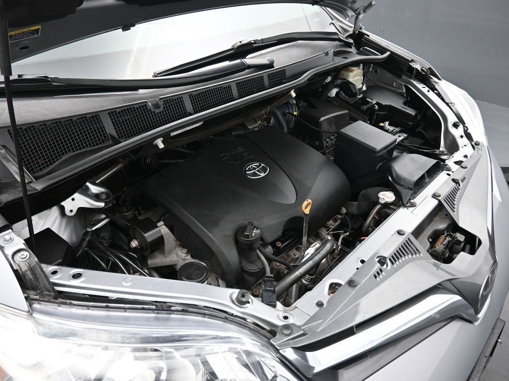 Vehicle image 76 of 79