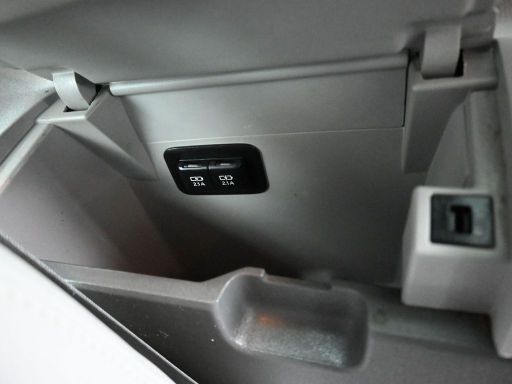 Vehicle image 47 of 79