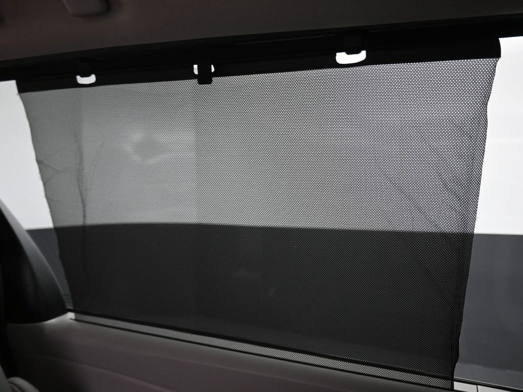 Vehicle image 60 of 79