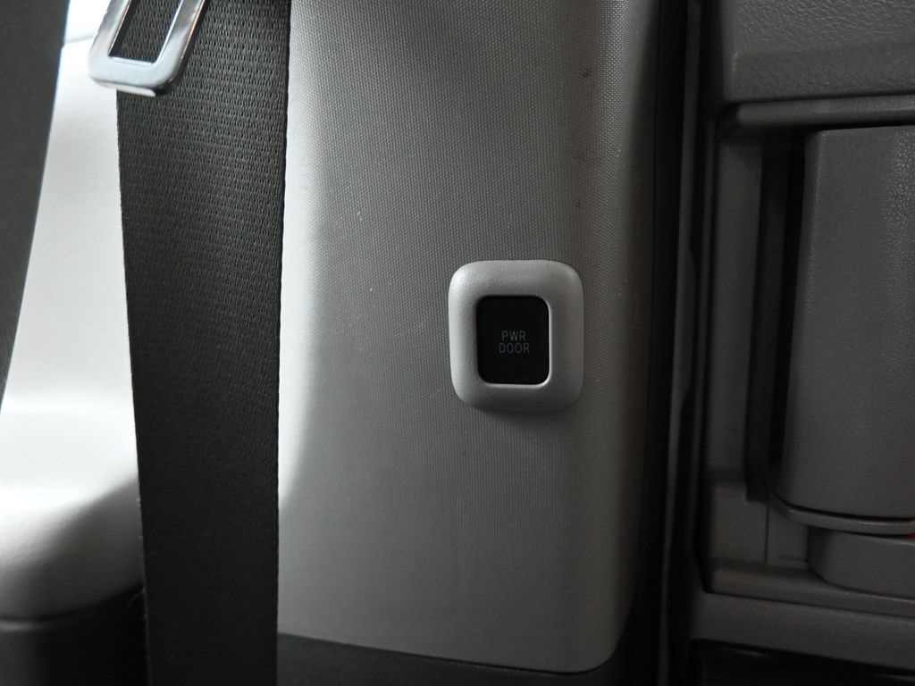 Vehicle image 43 of 79
