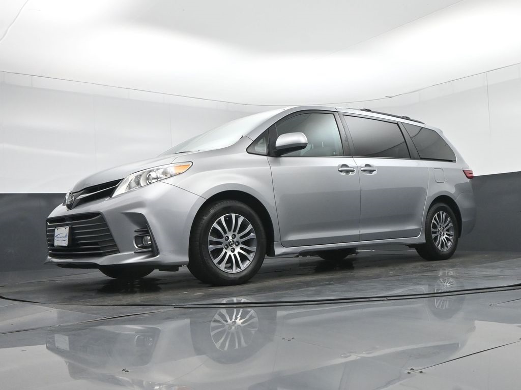 Vehicle image 11 of 79