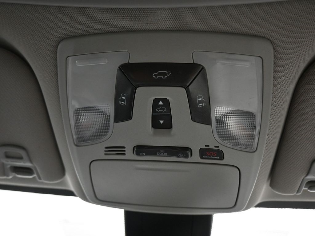 Vehicle image 32 of 79