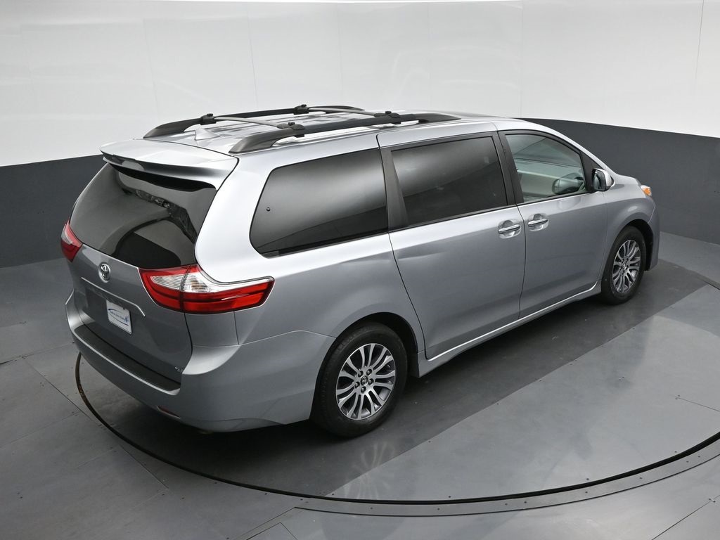 Vehicle image 3 of 79