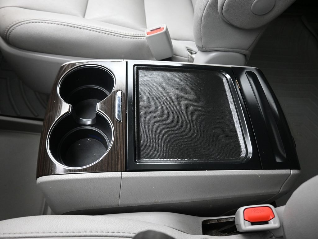 Vehicle image 30 of 79