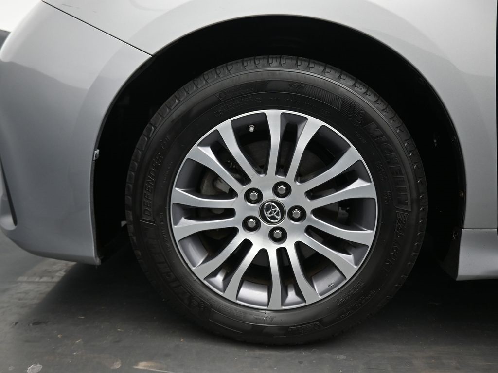Vehicle image 78 of 79
