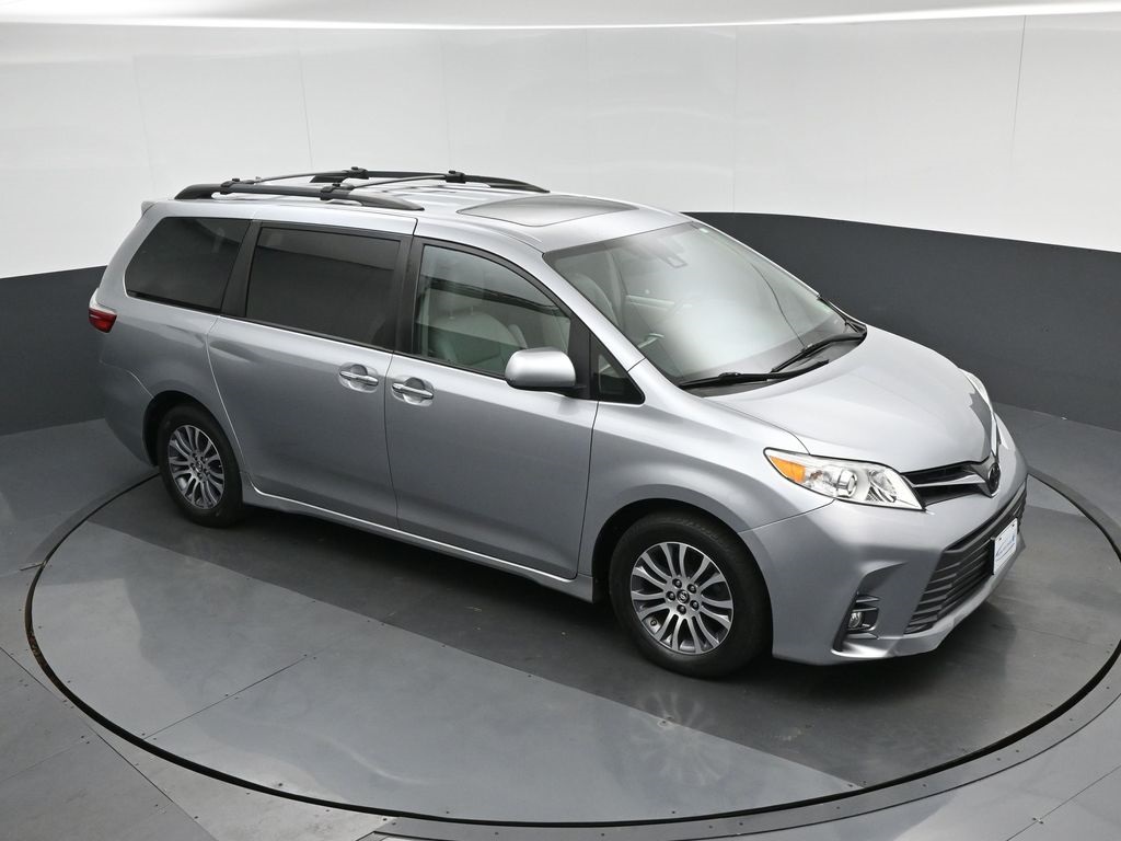 Vehicle image 14 of 79