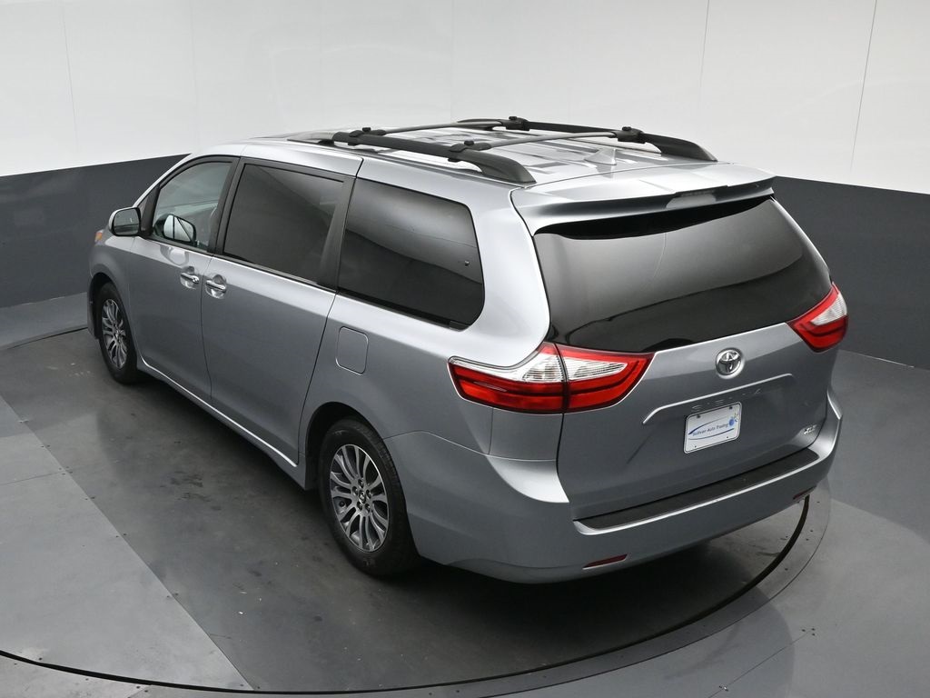Vehicle image 16 of 79