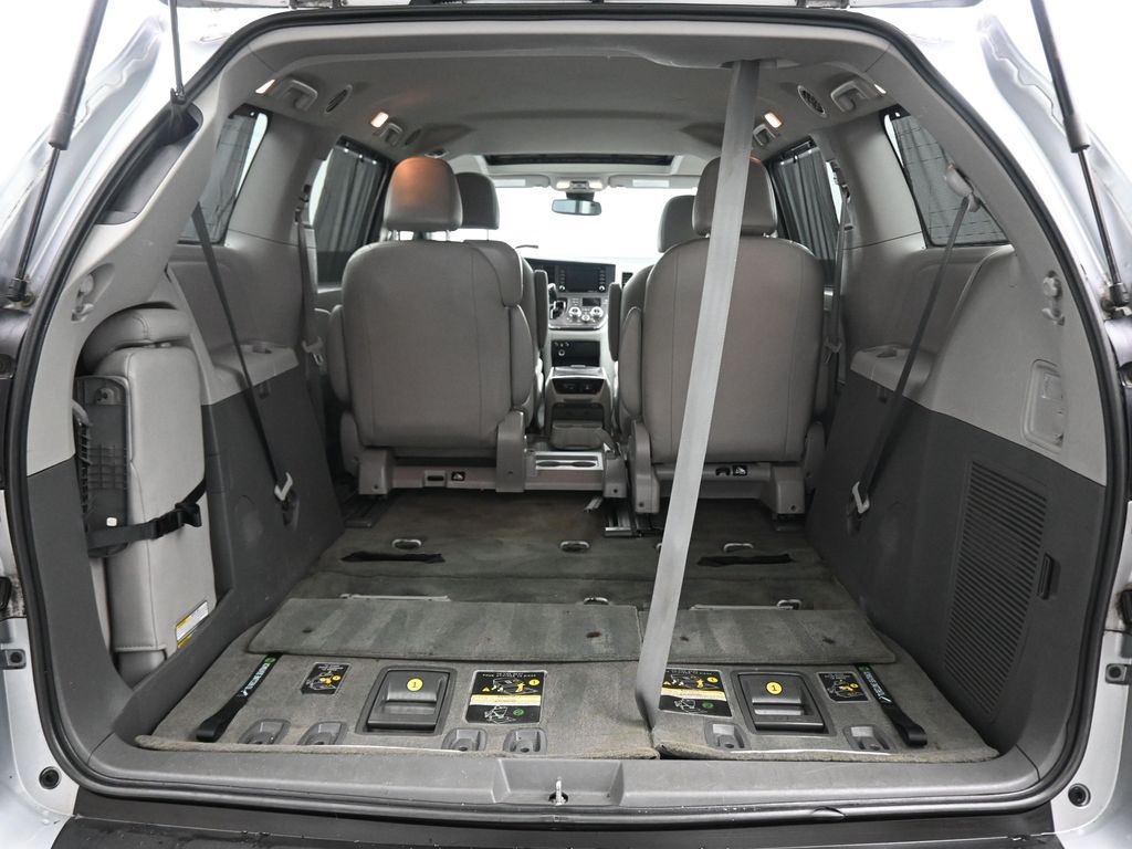 Vehicle image 70 of 79