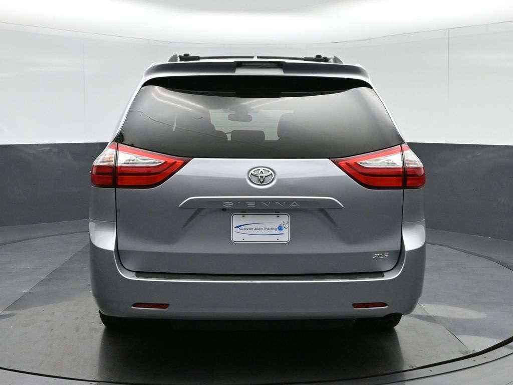 Vehicle image 5 of 79