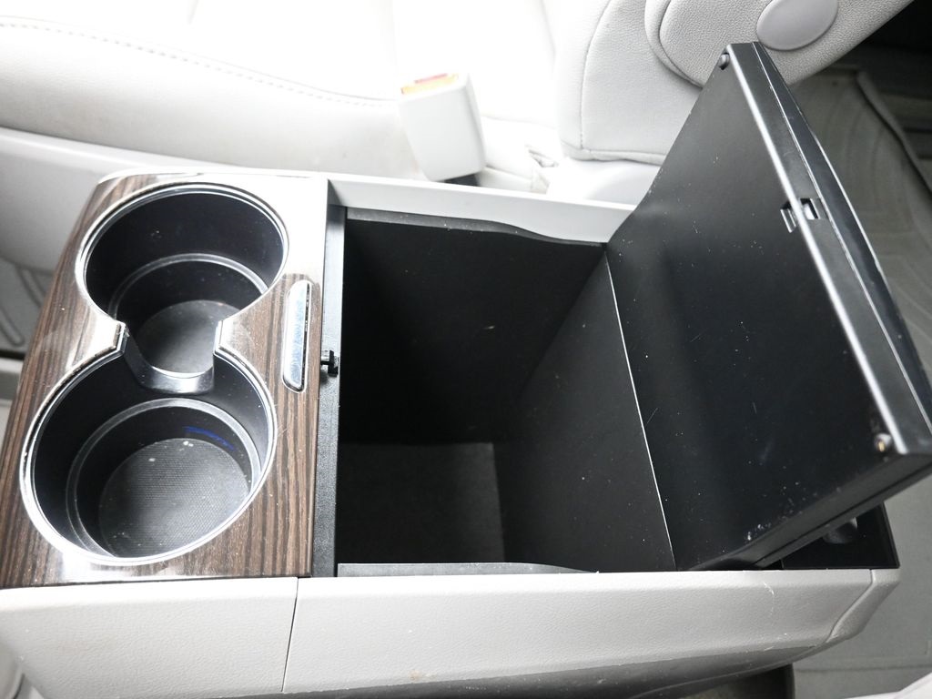 Vehicle image 31 of 79