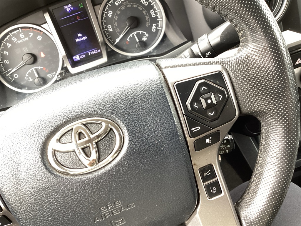 Vehicle image 20 of 22