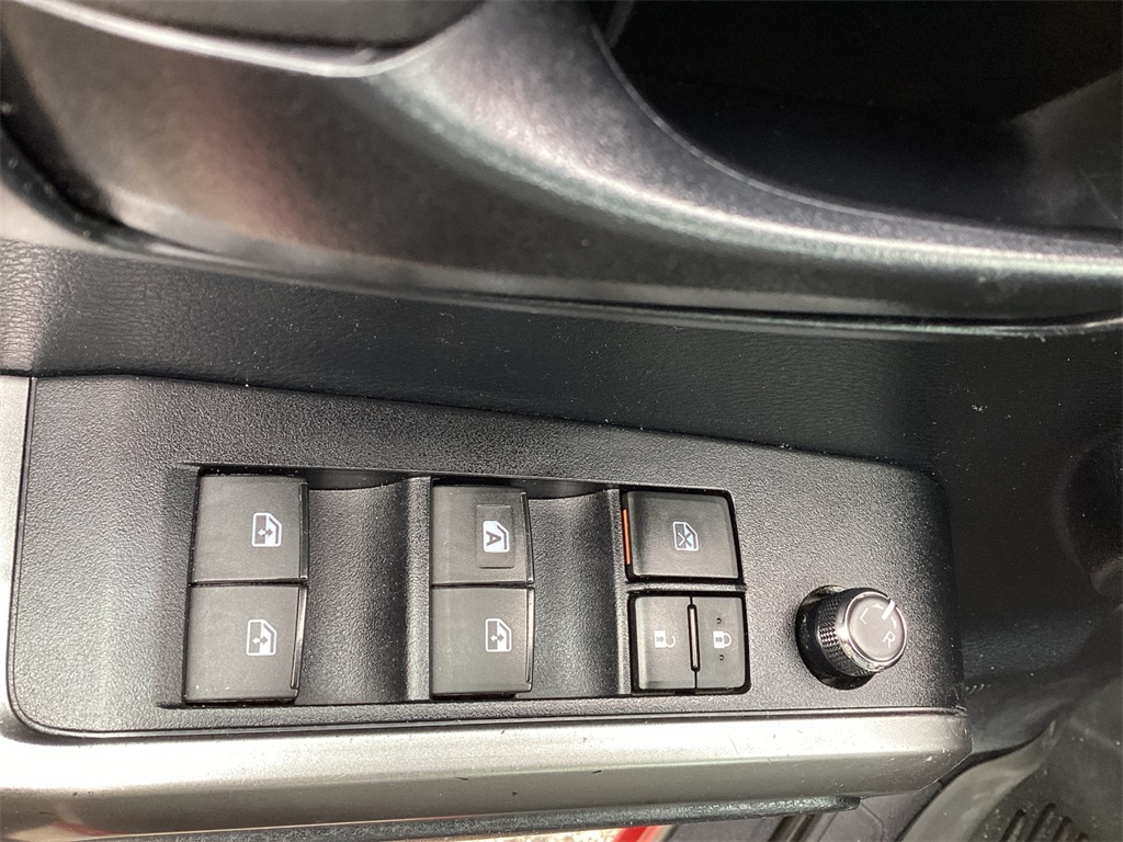 Vehicle image 17 of 22