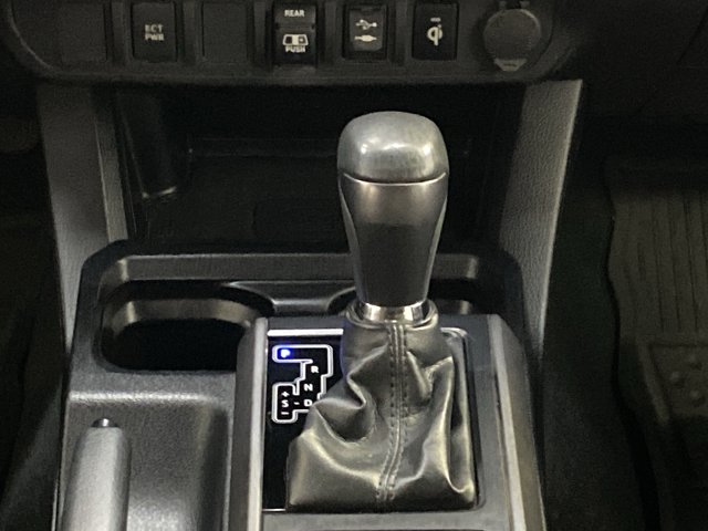 Vehicle image 21 of 28