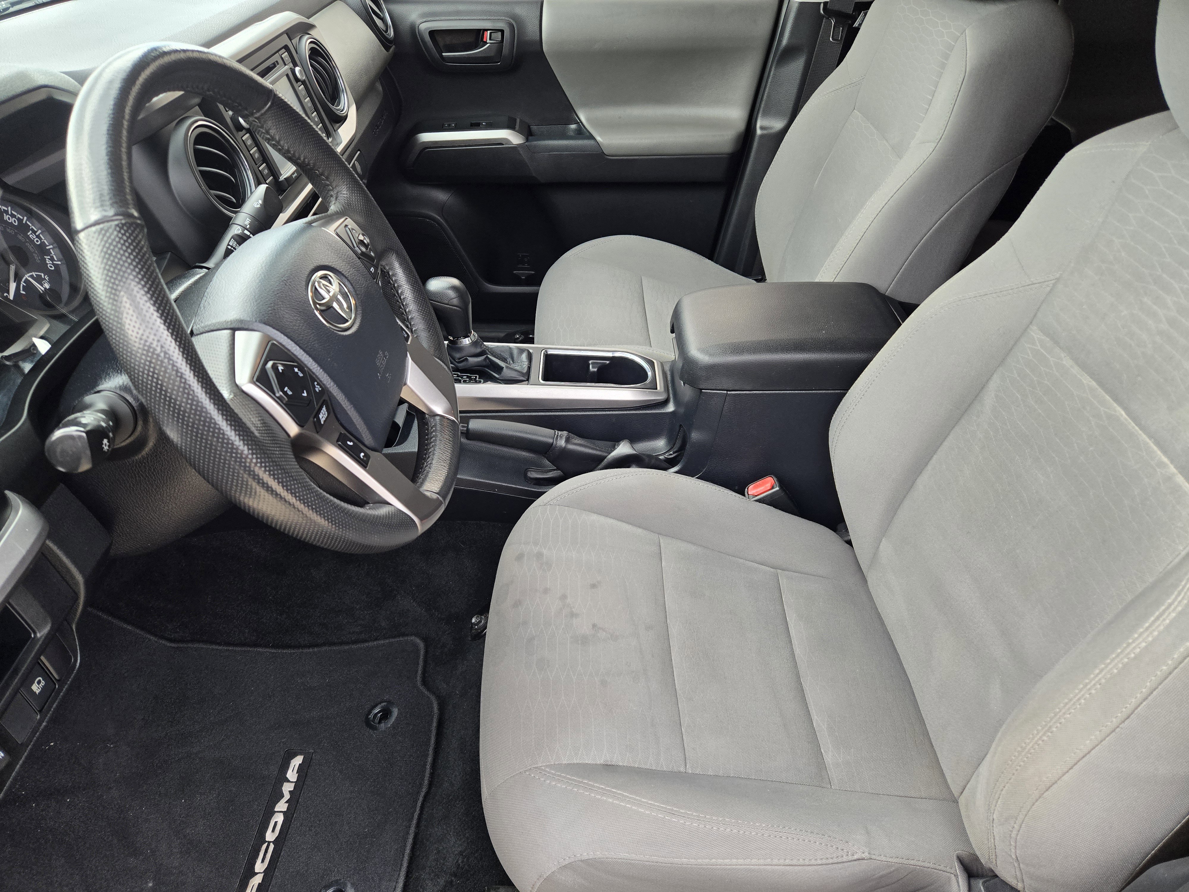 Vehicle image 14 of 30