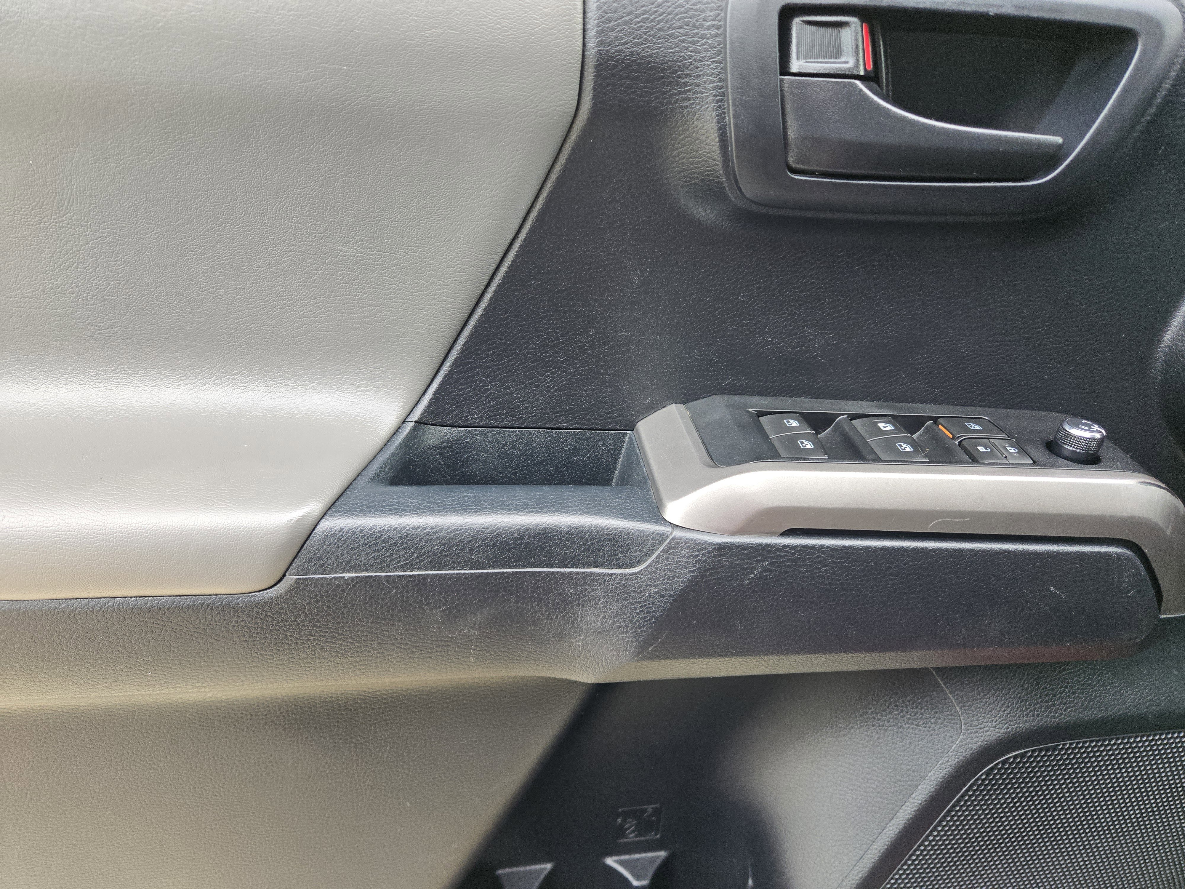 Vehicle image 21 of 30