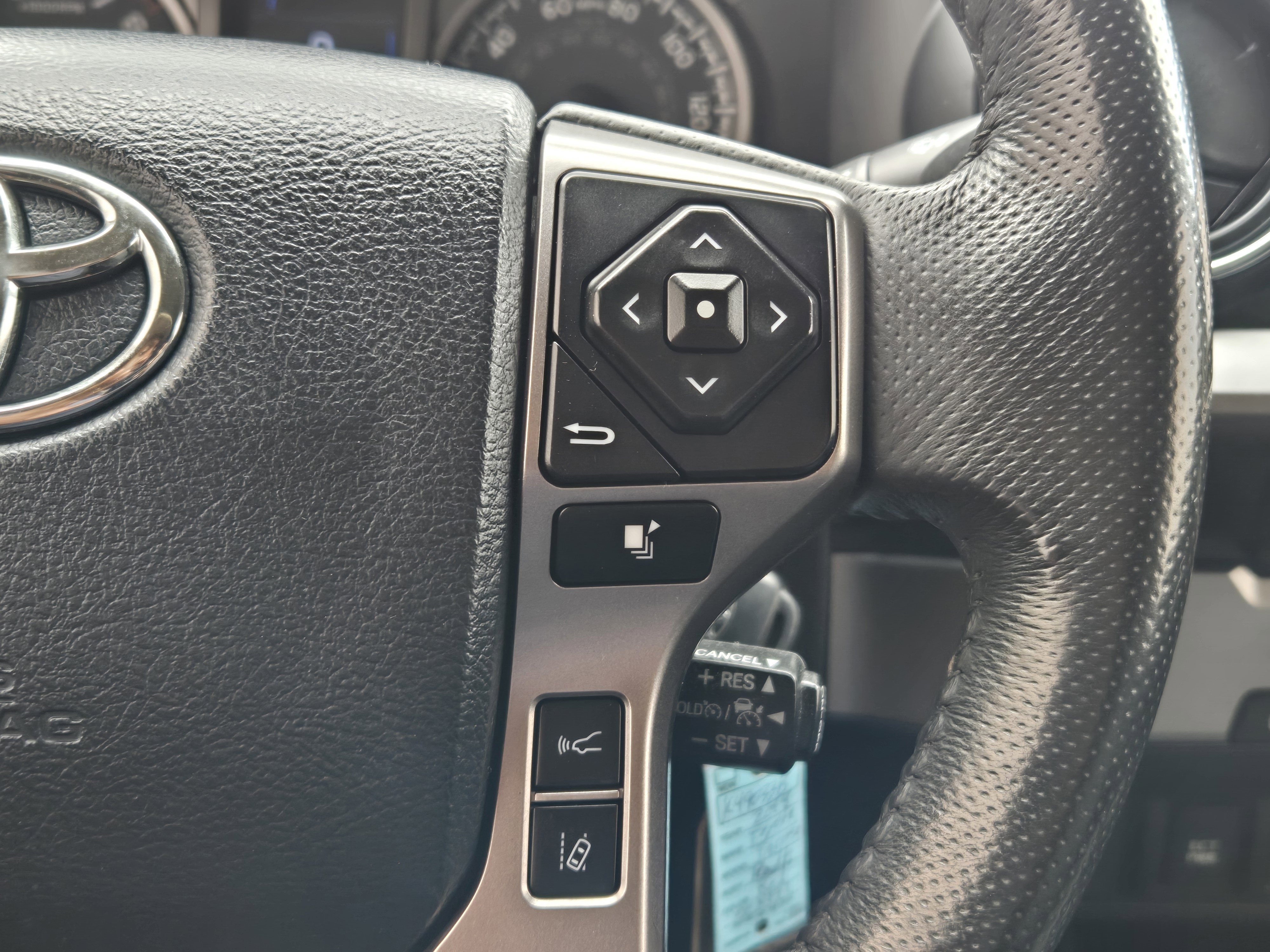 Vehicle image 28 of 30