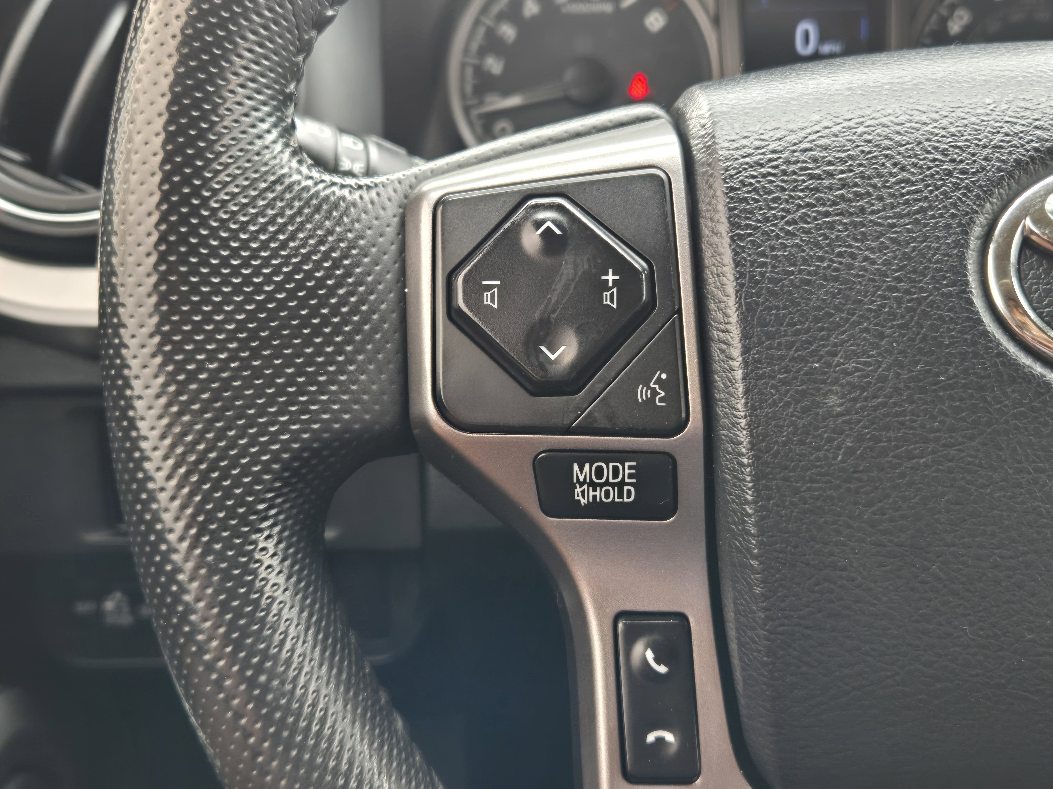 Vehicle image 27 of 30