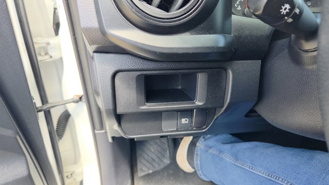Vehicle image 27 of 30