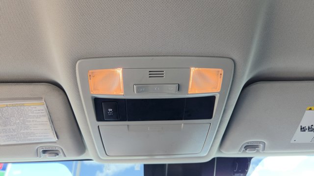 Vehicle image 28 of 30