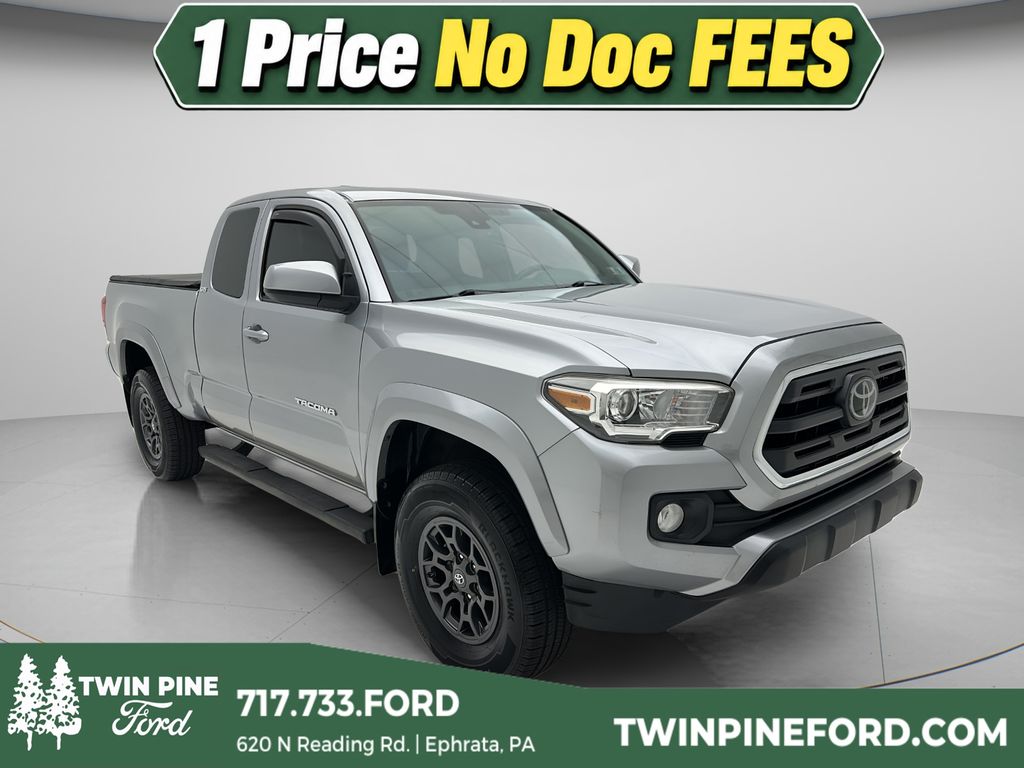 2018 Toyota Tacoma SR5 Image 2 of 24