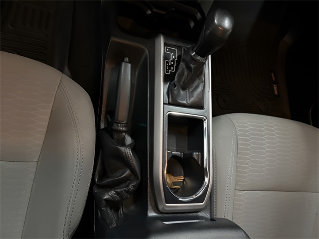 Vehicle image 15 of 27