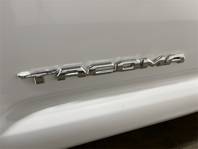 Vehicle image 8 of 27