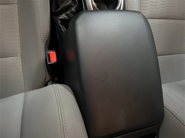 Vehicle image 14 of 27