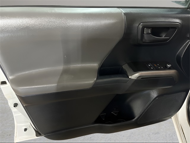 Vehicle image 23 of 27