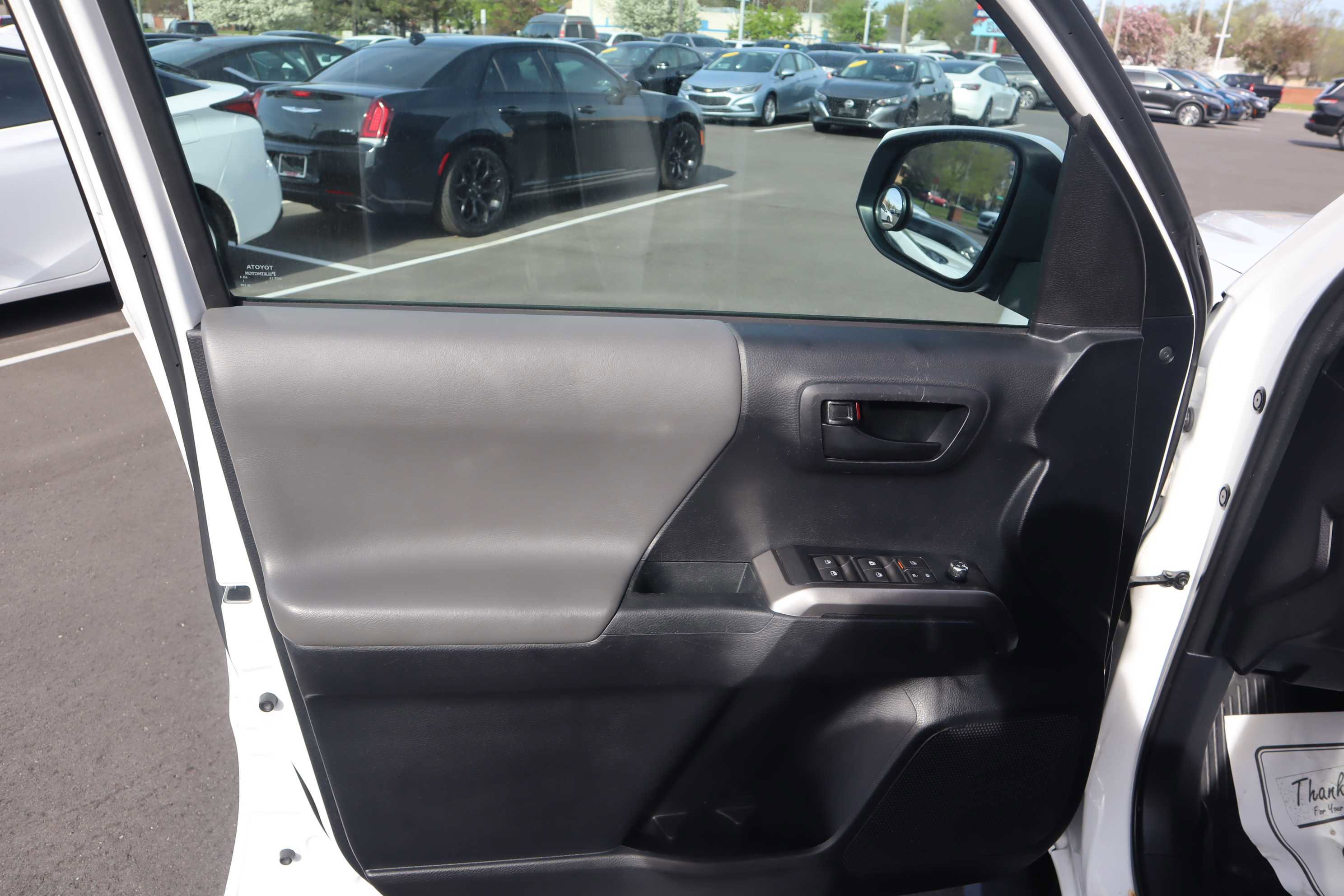 Vehicle image 7 of 17