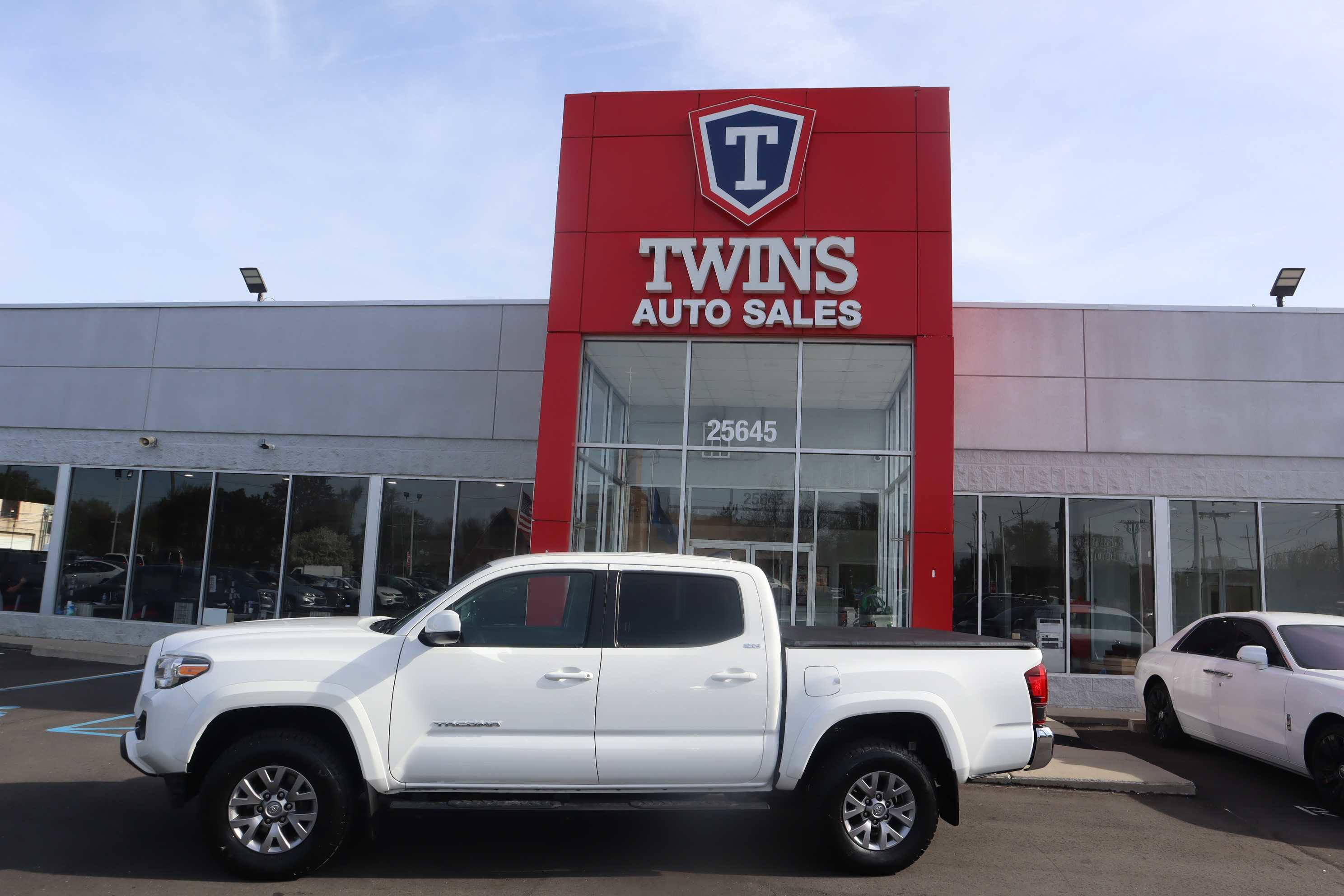 Vehicle image 6 of 17