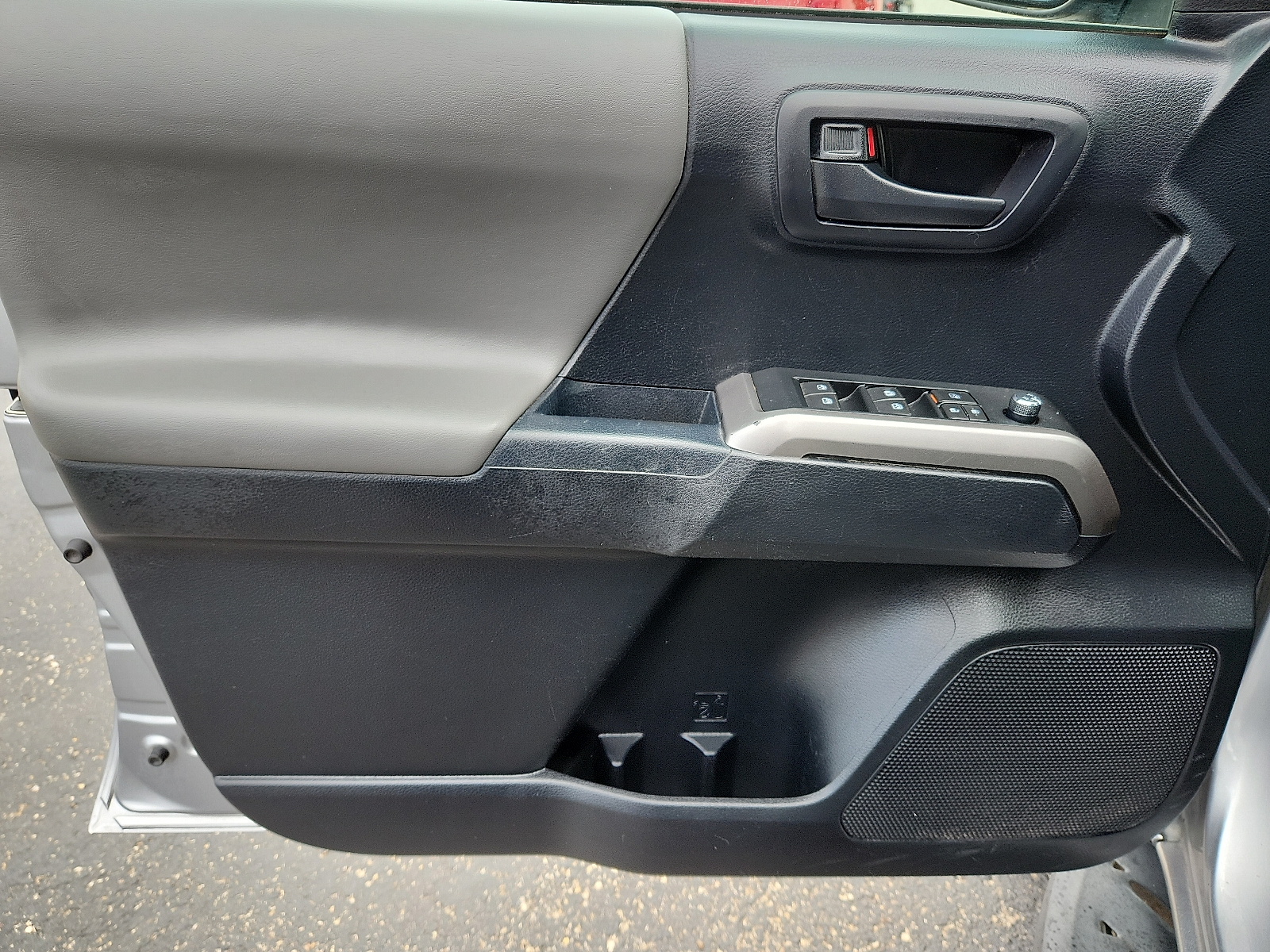 Vehicle image 10 of 16