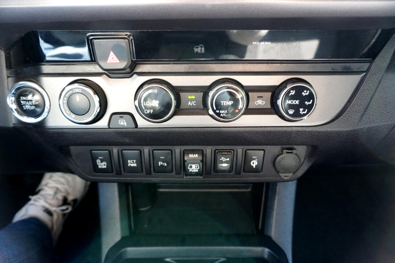 Vehicle image 18 of 23