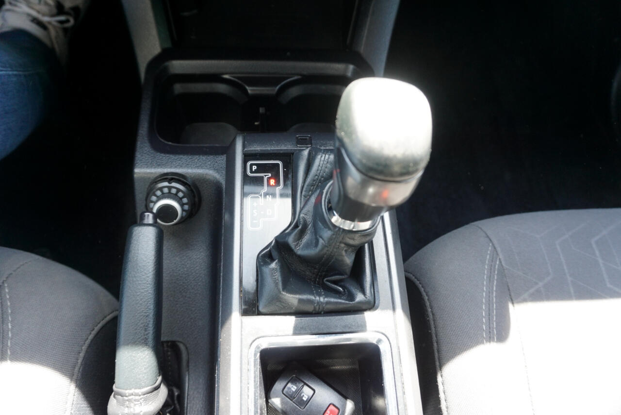 Vehicle image 19 of 23