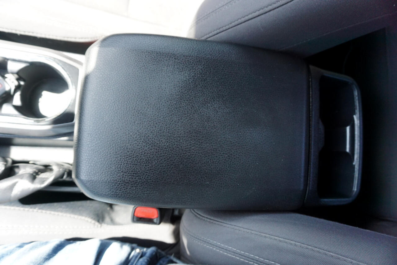 Vehicle image 21 of 23