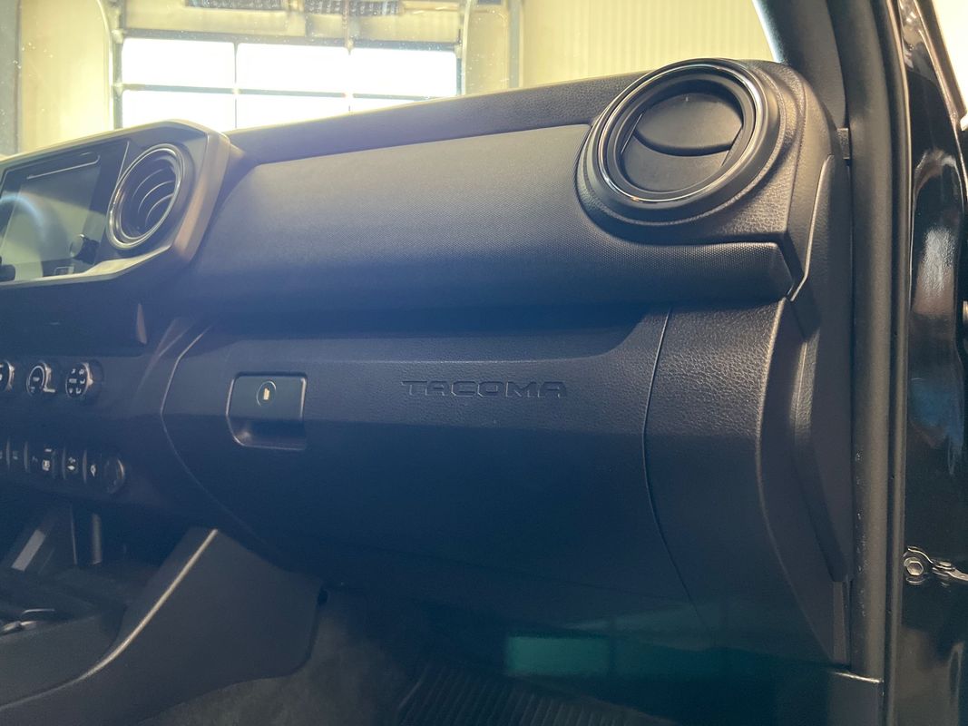 Vehicle image 100 of 113
