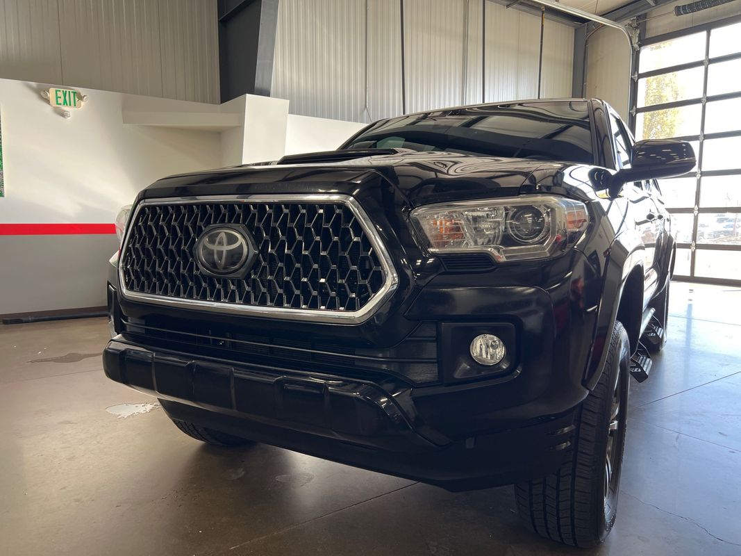 Vehicle image 33 of 113