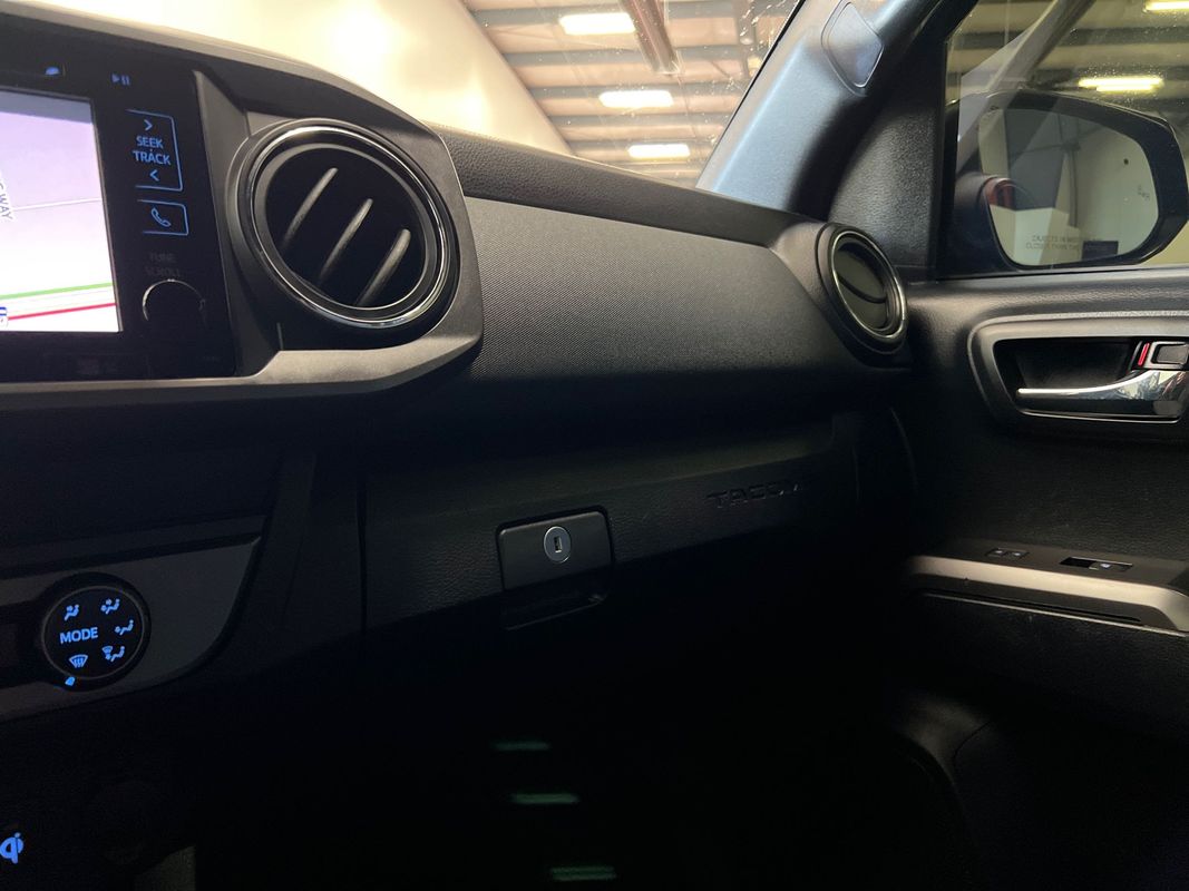 Vehicle image 93 of 113